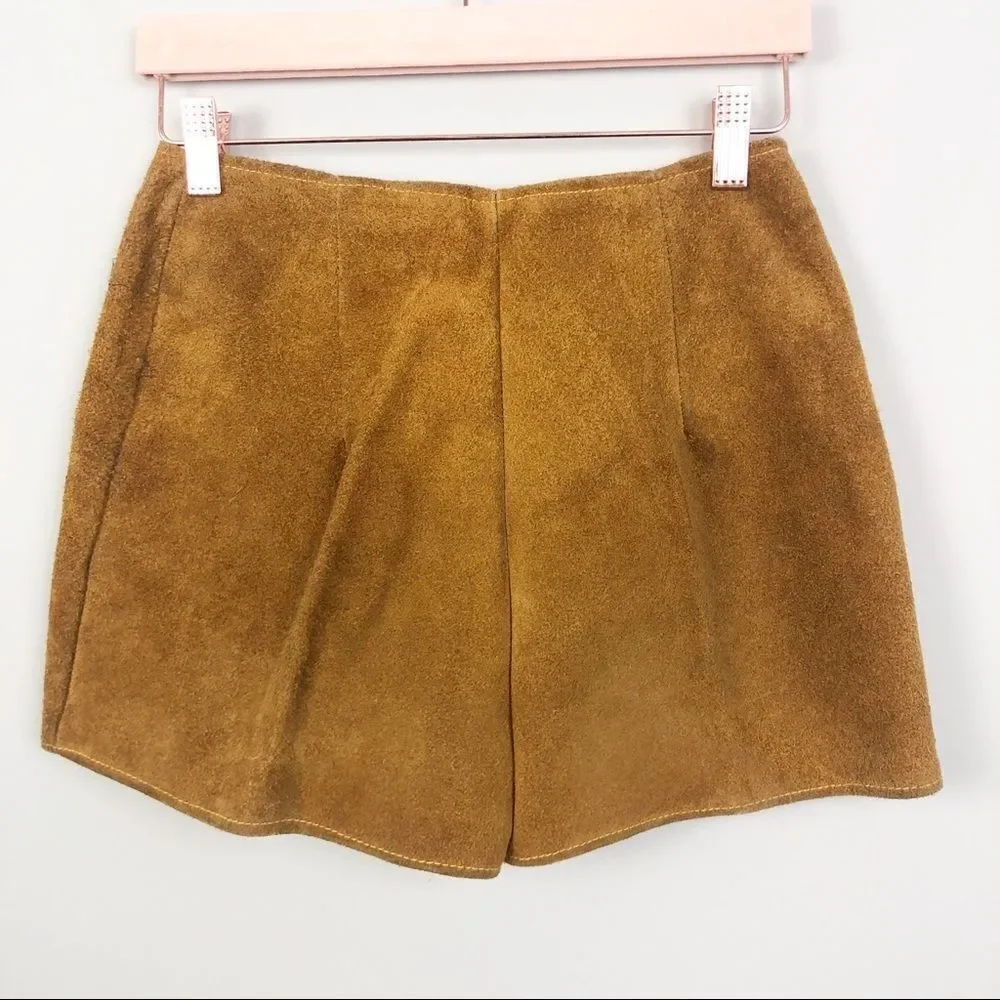 VINTAGE Tan Suede High Rise Shorts Snap Front Women’s Size 10